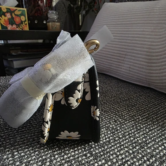 Coach Bundle Black Mini Bag with White Floral DesignAnd ID Wallet - Picture 4 of 4